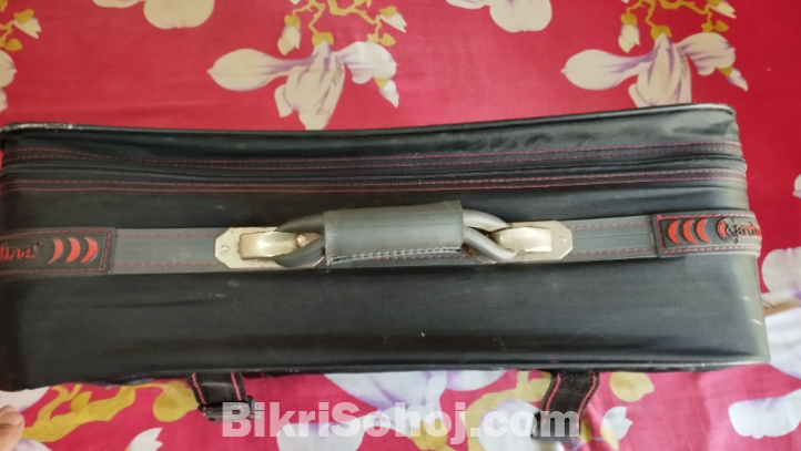 পুরাতন Trolly bag দুইটা বিক্রয় হইবে